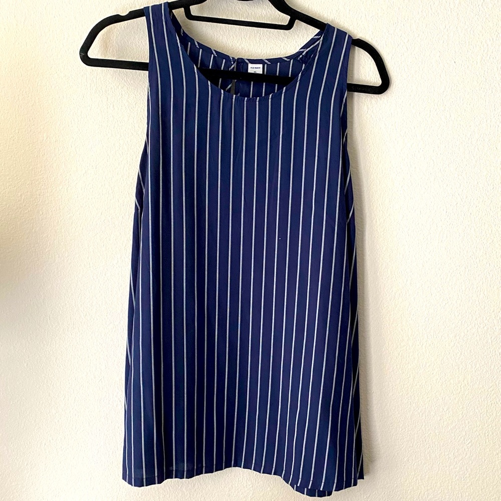NWOT Pinstriped Top💙🤍
